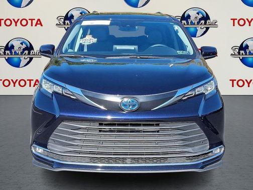 2023 Toyota Sienna XLE