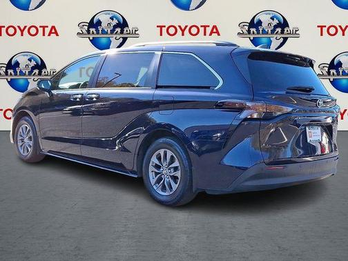 2023 Toyota Sienna XLE