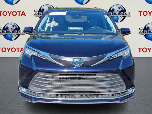 2023 Toyota Sienna XLE
