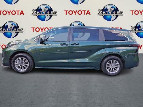 2024 Toyota Sienna LE