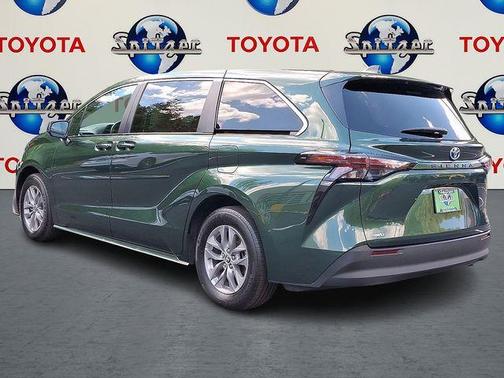 2024 Toyota Sienna LE