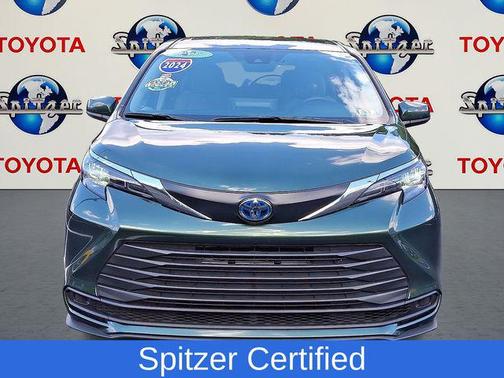 2024 Toyota Sienna LE