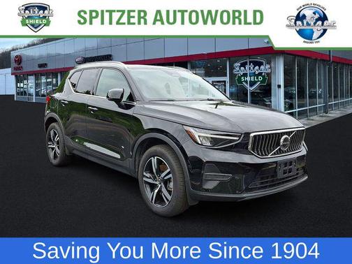 2025 Volvo XC40 B5 Core Bright Theme