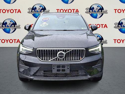 2025 Volvo XC40 B5 Core Bright Theme