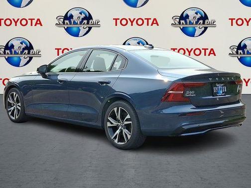 2024 Volvo S60 B5 Core Dark Theme