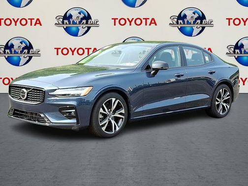 2024 Volvo S60 B5 Core Dark Theme