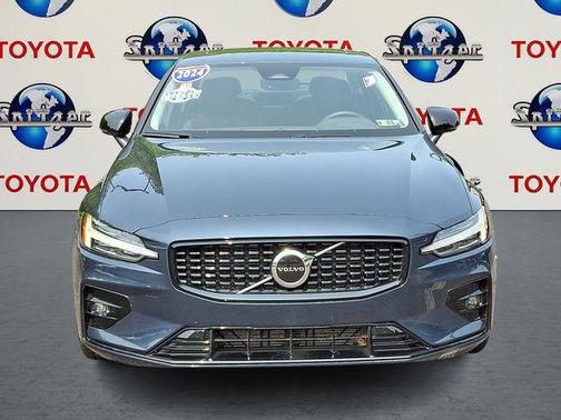 2024 Volvo S60 B5 Core Dark Theme