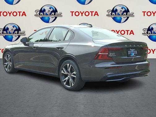 2024 Volvo S60 B5 Core Dark Theme
