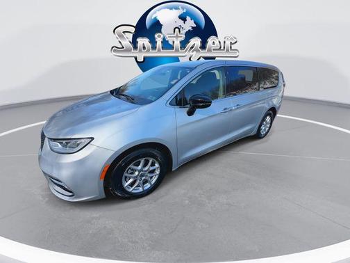 2024 Chrysler Pacifica Touring-L