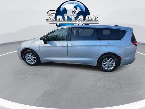 2024 Chrysler Pacifica Touring-L