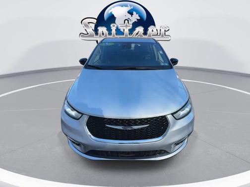 2024 Chrysler Pacifica Touring-L