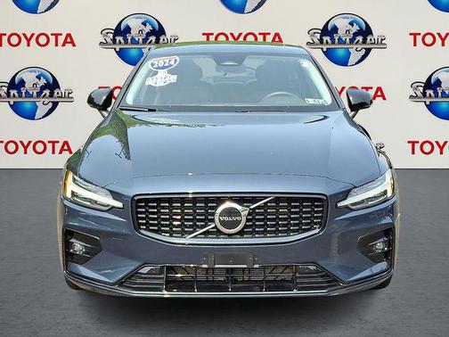 2024 Volvo S60 B5 Core Dark Theme