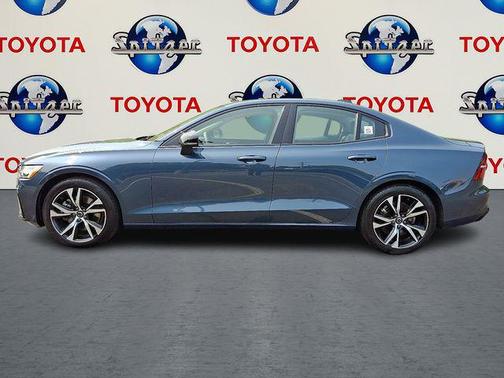2024 Volvo S60 B5 Core Dark Theme