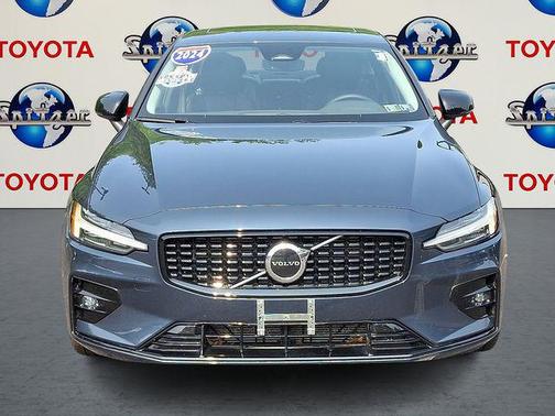 2024 Volvo S60 B5 Core Dark Theme