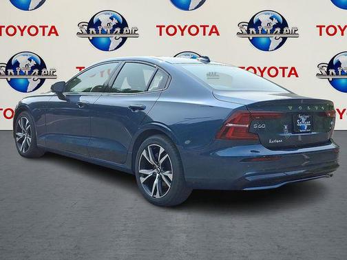 2024 Volvo S60 B5 Core Dark Theme