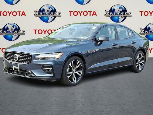 2024 Volvo S60 B5 Core Dark Theme