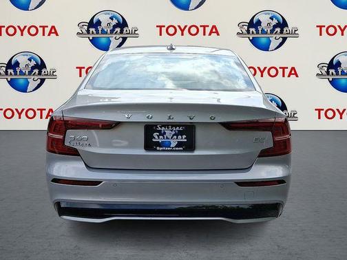 2024 Volvo S60 B5 Core Dark Theme