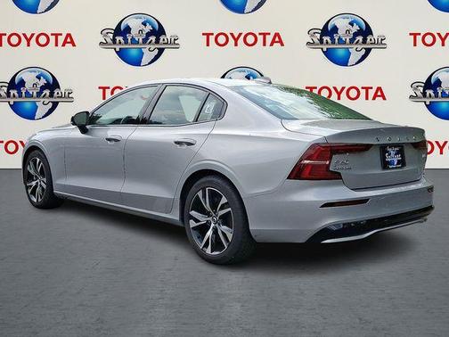 2024 Volvo S60 B5 Core Dark Theme