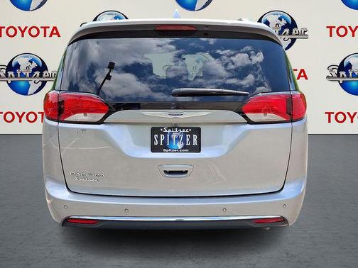 2018 Chrysler Pacifica Touring-L