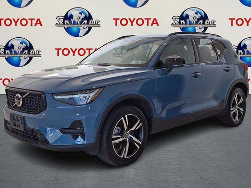 2024 Volvo XC40 B5 Core
