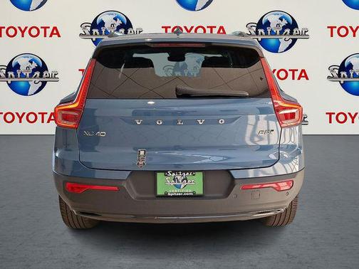 2024 Volvo XC40 B5 Core