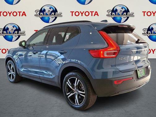2024 Volvo XC40 B5 Core