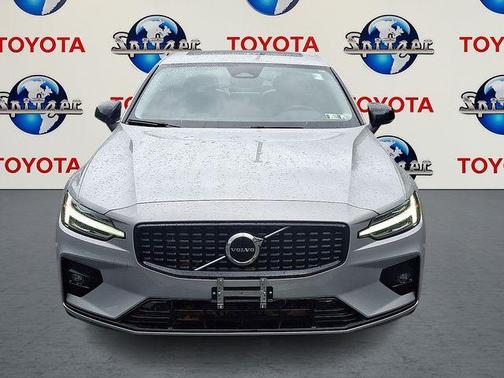 2024 Volvo S60 B5 Core Dark Theme