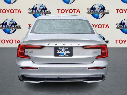 2024 Volvo S60 B5 Core Dark Theme