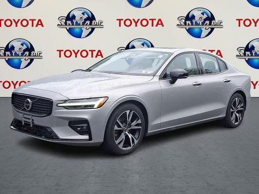 2024 Volvo S60 B5 Core Dark Theme