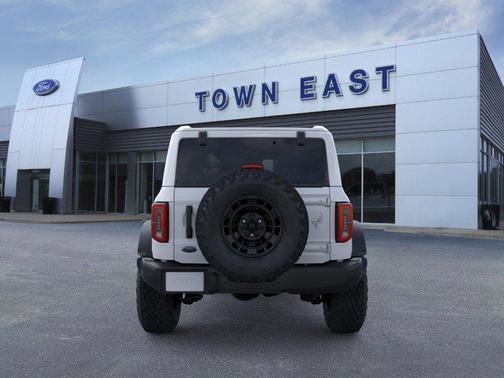 Oxford White 2026 Ford Bronco Outer Banks