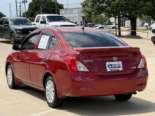 Red Brick 2014 Nissan Versa 1.6 S+