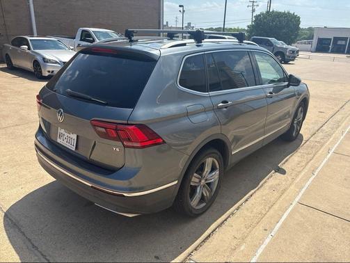 Platinum Gray Metallic 2018 Volkswagen Tiguan 2.0T SEL