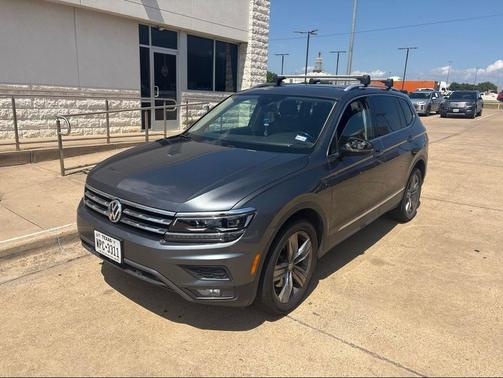 Platinum Gray Metallic 2018 Volkswagen Tiguan 2.0T SEL