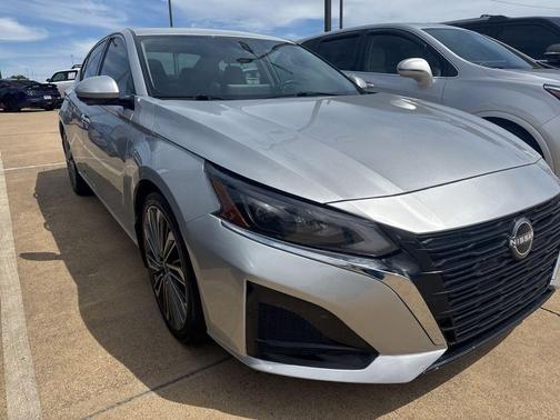 Brilliant Silver Metallic 2023 Nissan Altima 2.5 SL