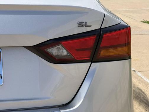 Brilliant Silver Metallic 2023 Nissan Altima 2.5 SL