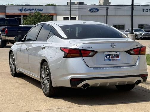 Brilliant Silver Metallic 2023 Nissan Altima 2.5 SL