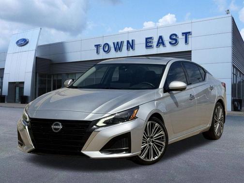 Brilliant Silver Metallic 2023 Nissan Altima 2.5 SL