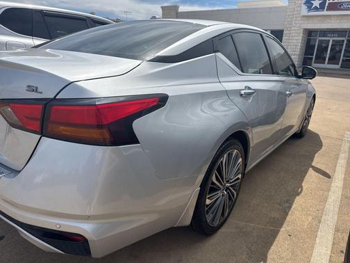 Brilliant Silver Metallic 2023 Nissan Altima 2.5 SL