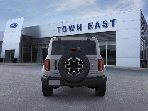 Avalanche Gray 2026 Ford Bronco Outer Banks