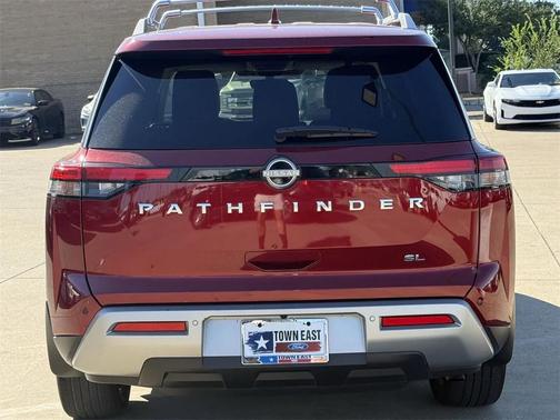 2024 Nissan Pathfinder SL FWD