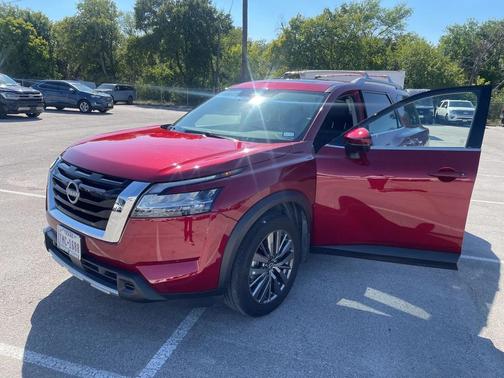 2024 Nissan Pathfinder SL FWD