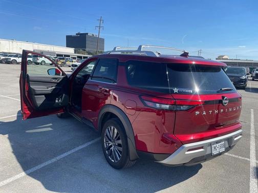 2024 Nissan Pathfinder SL FWD