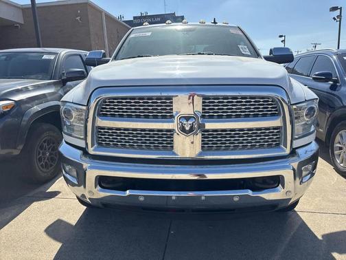 2017 RAM 3500 Laramie Crew Cab 4x4 8' Box