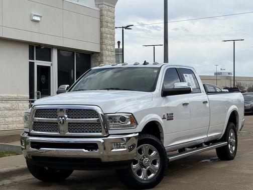 2017 RAM 3500 Laramie Crew Cab 4x4 8' Box