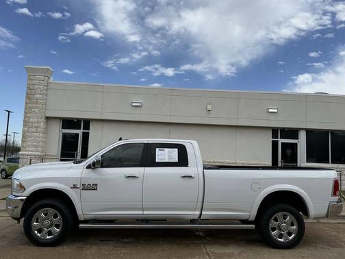 2017 RAM 3500 Laramie Crew Cab 4x4 8' Box