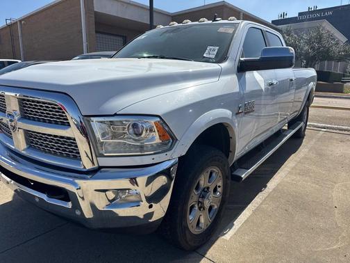 2017 RAM 3500 Laramie Crew Cab 4x4 8' Box