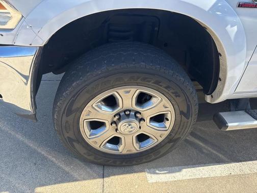 2017 RAM 3500 Laramie Crew Cab 4x4 8' Box