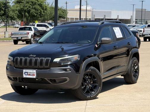 Diamond Black Crystal Pearlcoat 2021 Jeep Cherokee Trailhawk