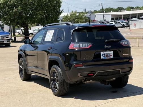 Diamond Black Crystal Pearlcoat 2021 Jeep Cherokee Trailhawk