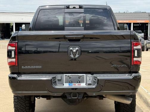 Diamond Black Crystal Pearlcoat 2022 RAM 2500 Laramie Crew Cab 4x4 6'4' Box